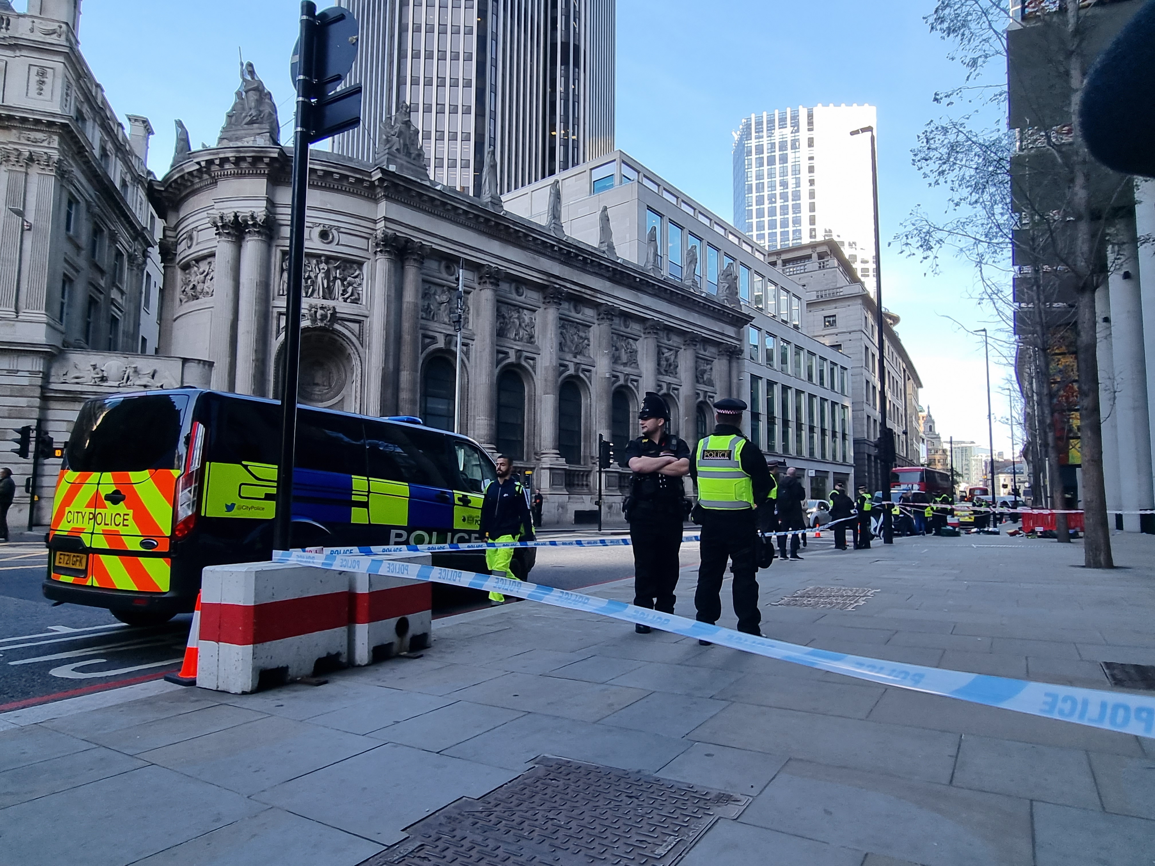 Bishopsgate Stabbing: Police Cordon After Three Knifed